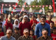 Meriahkan HUT RI ke-80, Lomba Makan Kerupuk Jadi Tradisi Penuh Makna