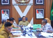 Sekda  Sumsel edward candra Pimpin Rapat Bahas Usulan Kenaikan Hibah Parpol 2027