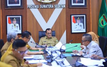 Sekda  Sumsel edward candra Pimpin Rapat Bahas Usulan Kenaikan Hibah Parpol 2027