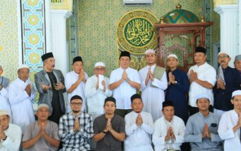 Ramadan Penuh Berkah, Wagub Cik Ujang Bantu Material Pembangunan Masjid Ummul Tumina