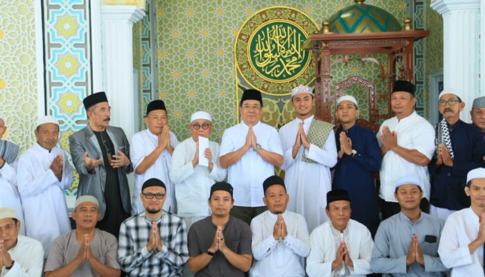 Ramadan Penuh Berkah, Wagub Cik Ujang Bantu Material Pembangunan Masjid Ummul Tumina