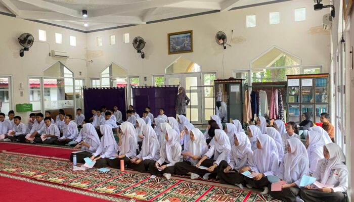 Pesantren Ramadan di SMAN 3 Palembang Hadirkan Ceramah, Lomba Islami hingga Buka Bersama Anak Panti