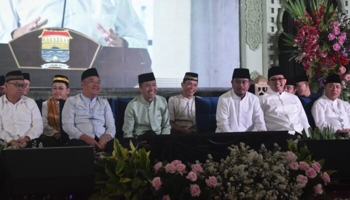 Dandim 0418/Palembang Hadiri Buka Puasa dan Tarawih Bersama Forkopimda Kota Palembang