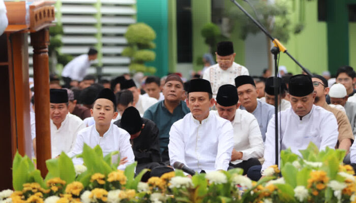 Sambut Hari Kemenangan, Pangdam II/Sriwijaya Bersama Ribuan Jemaah Sholat Idul Fitri 1447 H di Lapangan Makodam
