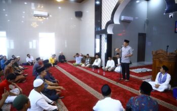 Wagub Sumsel Cik Ujang Shalat Jumat di Talang Jambe, Ajak Masyarakat Maknai Kemenangan Ramadan