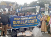 Hujan Tak Halangi Aksi Sosial Forum Jurnalis Berbagi di Monpera