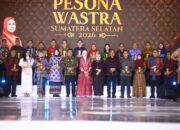 Ketua Dekranasda Feby Deru Tampilkan Inovasi Batik Sembagi dan Sulam Mudawaroh di Fashion Show Wastra Sumsel 2026