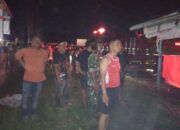 Gerak Cepat Babinsa Tangani Kebakaran di Palembang, Satu Rumah Usaha Hangus Terbakar