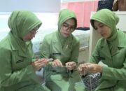 Antara Mikroskop dan Benang Rajut: Kisah Kreativitas dr. Zuhria