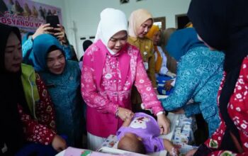 Ketua TP PKK Sumsel Feby Deru Ajak Ibu Rutin Bawa Balita ke Posyandu Demi Kesehatan dan Tumbuh Kembang Optimal