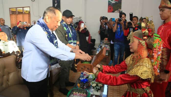 Wagub Sumsel Cik Ujang Tanam Pohon di SMAN 1 Lubuklinggau, Dorong Terwujudnya Sekolah Hijau