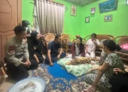 Tangis Haru di Rumah Duka, Bripda Muhammad Kadafi Ringankan Beban Keluarga Bayi Keyvano