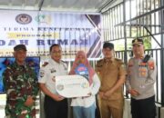 Kakanwil Ditjenpas Sumsel Erwedi Supriyatno Serahkan Kunci Program Bedah Rumah untuk Warga Palembang