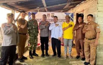 Wujudkan Presisi Polri, Polres Muratara Bagikan Sembako dan Bedah Rumah Warga