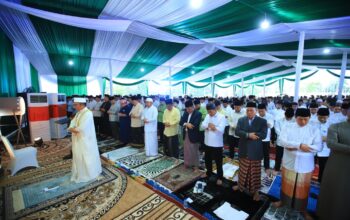Salat Idul Adha di Griya Agung, Herman Deru Paparkan Capaian Pembangunan dan Ajak Jaga Kerukunan