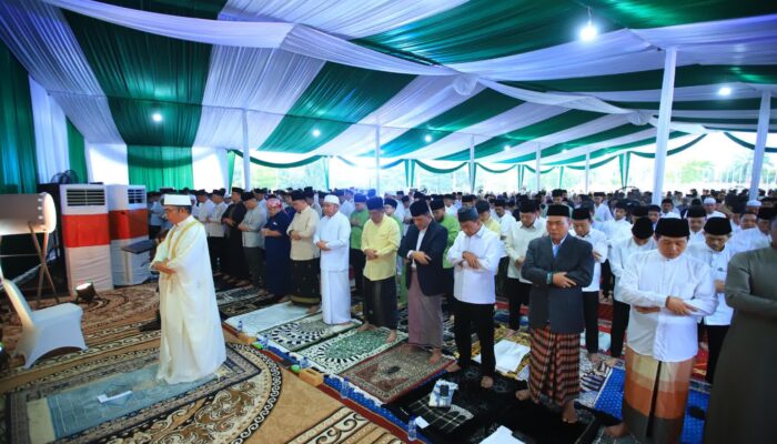 Salat Idul Adha di Griya Agung, Herman Deru Paparkan Capaian Pembangunan dan Ajak Jaga Kerukunan