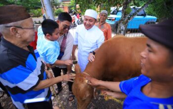 Gubernur Herman Deru Isi Hari Raya Idul Adha dengan Berbagi Kurban dan Menjaga Nilai Kebersamaan Keluarga