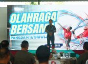 Penuh Keakraban dan Jaga Kebugaran! Intip Momen Pangdam II/Swj dan Ketua Persit KCK Olahraga Bersama di Lapangan Tenis Indoor Zidam II/Swj