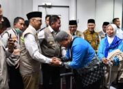 Menteri Haji Irfan Yusuf Lepas Kloter 9 Palembang, Ingatkan Jemaah Jaga Kesehatan di Tanah Suci