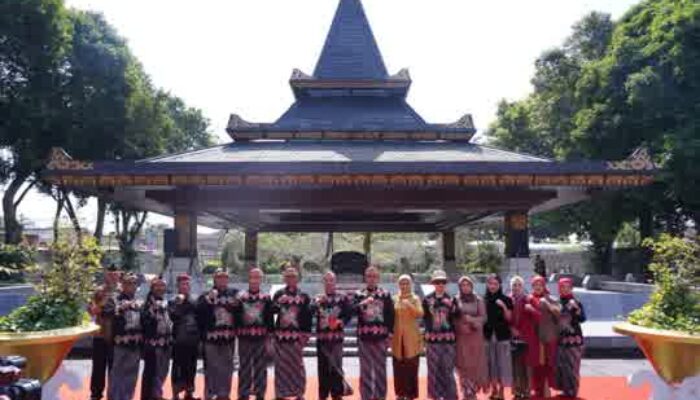 Dandim 0808/Blitar Hadiri Peringatan Hari Lahir Pancasila 2026, Kirab Gunungan Lima Dan Genduri Pancasila Perkuat Semangat Persatuan