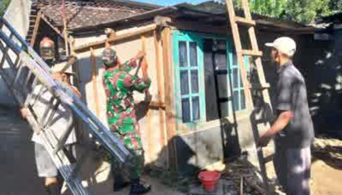 Gotong Royong Rehab RTLH, Babinsa Pakunden Bersama Warga Wujud Kepedulian Untuk Masyarakat