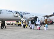 Haru, Syukur, dan Sukacita Mewarnai Kepulangan 443 Jemaah Haji Kloter 1 Asal OKU Timur, Disambut Langsung Wagub Sumsel di Bumi Sriwijaya