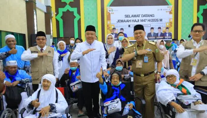 Sambut Kepulangan Kloter Pertama Haji Embarkasi Palembang, Wagub Cik Ujang Tekankan Pentingnya Menjaga Kemabruran Haji