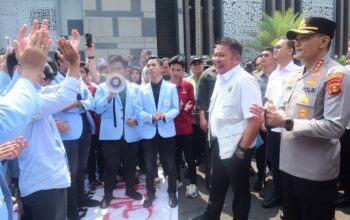 Herman Deru Temui Langsung Demo Mahasiswa UIN Raden Fatah, Respons Cepat Tuntutan Jalan, Kesehatan, dan Pendidikan