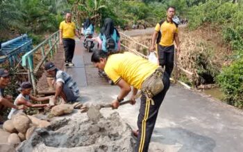 Lewat Program BELIDA, Polsek Jayaloka Perbaiki Tanggul Jembatan demi Keselamatan Warga Purwodadi