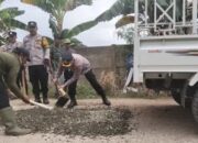 Respons Cepat Keluhan Warga, Polda Sumsel Perbaiki Akses Jalan di Talang Jambe