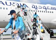 Tiba di Tanah Air, Kakanwil Kemenhaj Sumsel Sambut Hangat Kedatangan Jemaah Haji Kloter 14