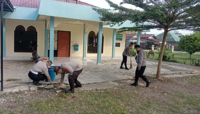 Dukung Program Indonesia ASRI, Polda Sumsel Gelar Aksi Bersih Masjid di Lubuk Linggau