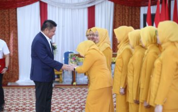 Kukuhkan Pengurus BKOW Sumsel, Gubernur Herman Deru Dorong Lahirnya Inovasi dan Penguatan Peran Perempuan   