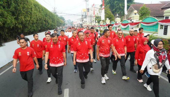 Pererat Silaturahmi dan Meriahkan HUT RI ke-81, Kasdam II/Sriwijaya Hadiri Jalan Santai dan Senam Bersama
