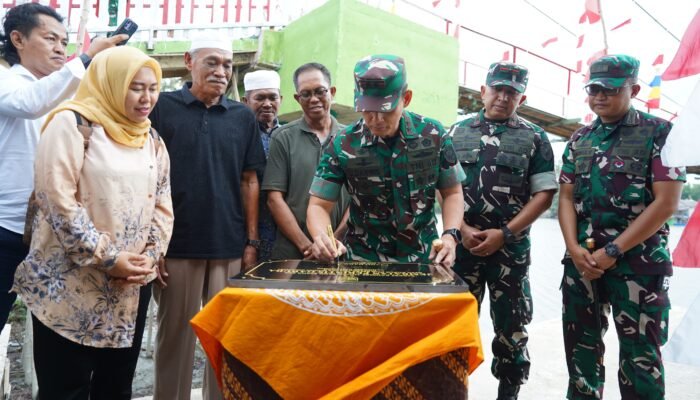 Perkuat Akses Warga, Pangdam II/Swj Tandatangani Prasasti Jembatan Gantung Garuda Merah Putih di OKI.