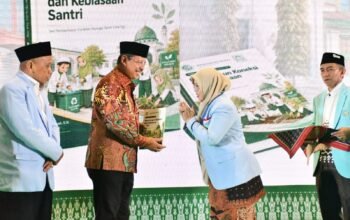 Hadiri Tasyakuran 10 Ribu Santri Bebas Buta Aksara Al Quran, Dirjen Pendis Gaungkan KBC dan Kemuliaan Guru Ngaji