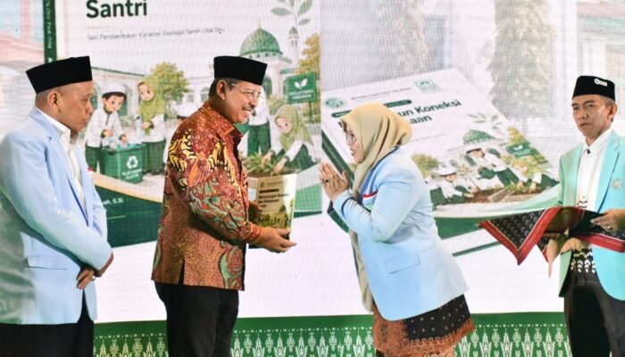 Hadiri Tasyakuran 10 Ribu Santri Bebas Buta Aksara Al Quran, Dirjen Pendis Gaungkan KBC dan Kemuliaan Guru Ngaji