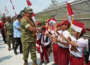 Kasad Tinjau Jembatan Gantung Garuda Di OKU dan Bagikan 1.000 Box Sembako* : *”TNI Harus Hadir Menjadi Solusi Di Tengah Kesulitan Rakyat”