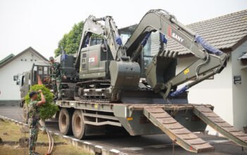 Perkuat Penanganan Karhutla, Presiden Prabowo Serahkan 20 Unit Ekskavator Kepada Kodam II/Swj