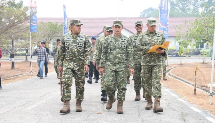 Danrem 044/Gapo Hadiri Bazar TNI di Jasdam II/Sriwijaya