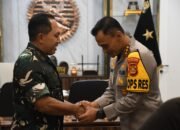 Hangat dan Penuh Keakraban, Polrestabes Palembang Beri Surprise HUT ke-81 TNI