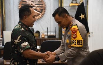Hangat dan Penuh Keakraban, Polrestabes Palembang Beri Surprise HUT ke-81 TNI