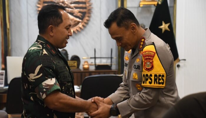 Hangat dan Penuh Keakraban, Polrestabes Palembang Beri Surprise HUT ke-81 TNI