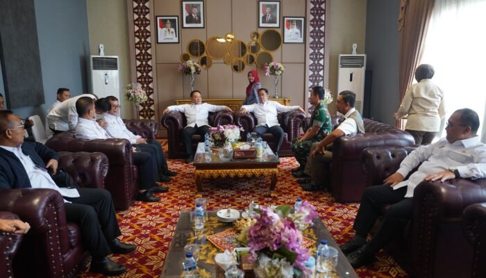 Pangdam II/Swj Bersama Forkopimda Sumsel Sambut Menko Polkam RI di Bandara SMB II Palembang