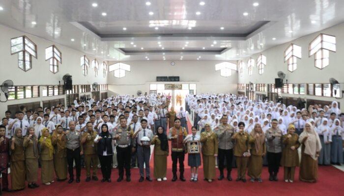 Kapolda Sumsel Sambangi SMKN 6 Palembang, Tekankan Bahaya Bullying dan Narkoba bagi Pelajar